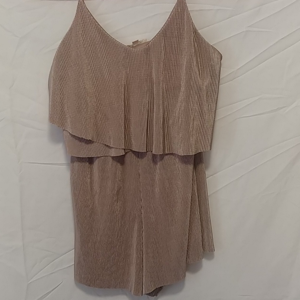 Champagne/tan sleeveless blouse